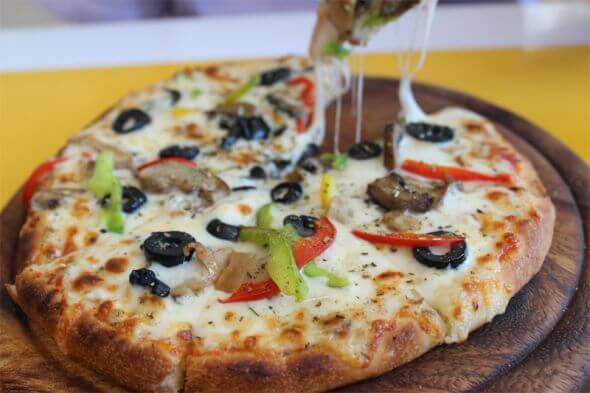 طريقة عمل البيتزا الايطالية بالصور خطوة خطوة , بيتزا شهية جدا عزه و ثقه